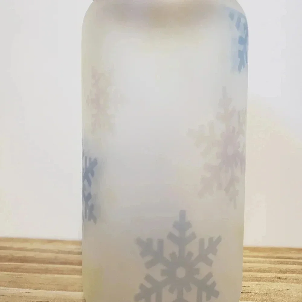 Season‎ to be freezin frosted glass cup includes lid and plastic straw
